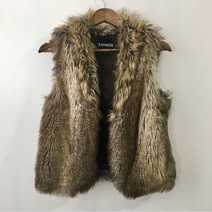 Express faux fur vest. Medium size.